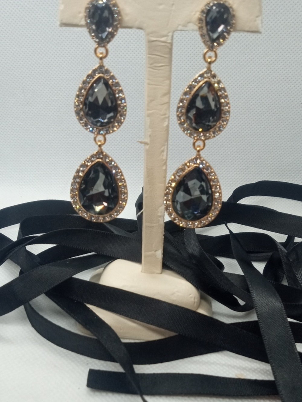TRIPLE STONE EARRINGS - Picture 6 of 7